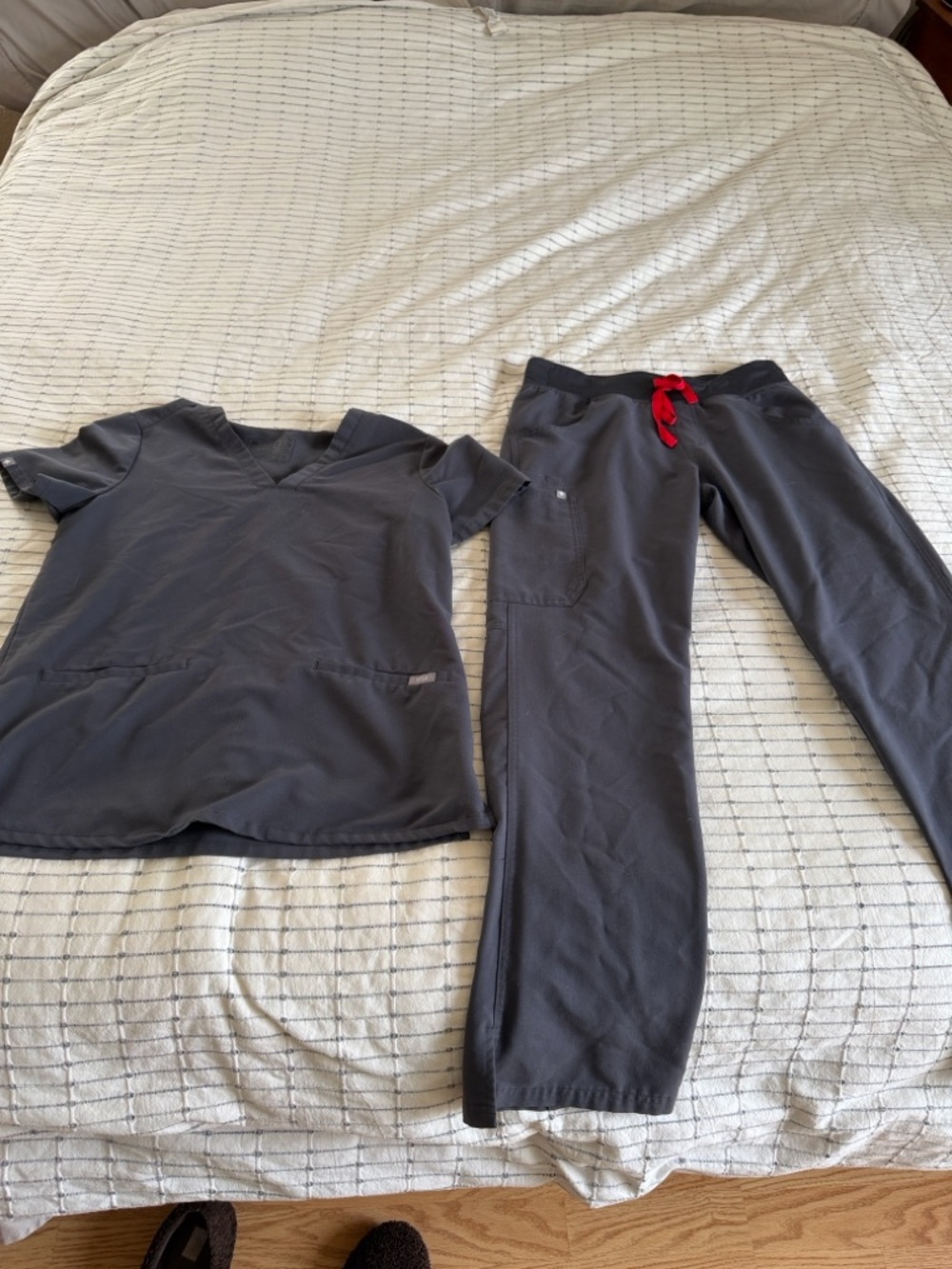 Figs small Women's scrub set in Charcoal